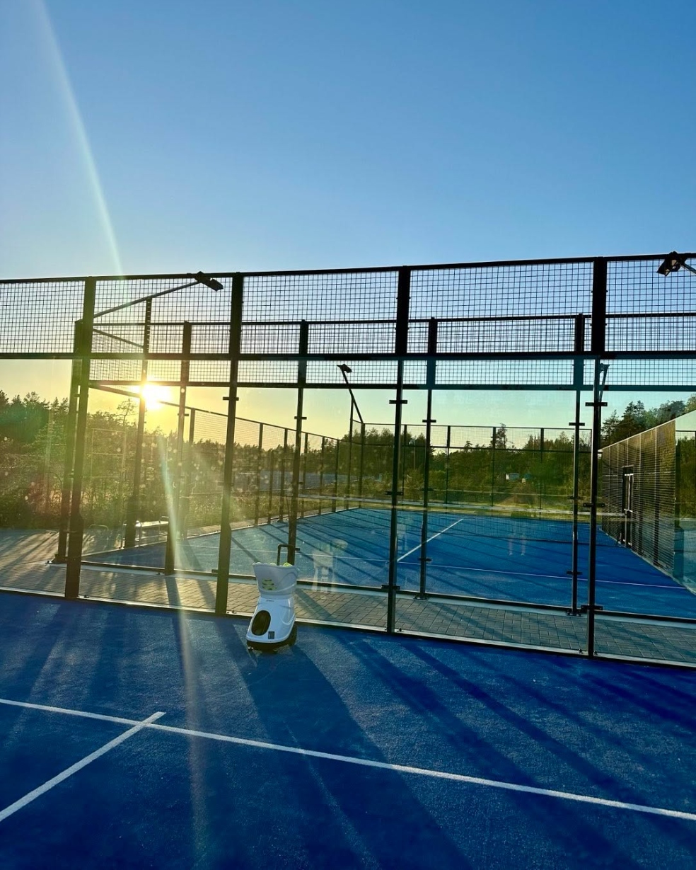 Padeli väljak päikeseloojangul